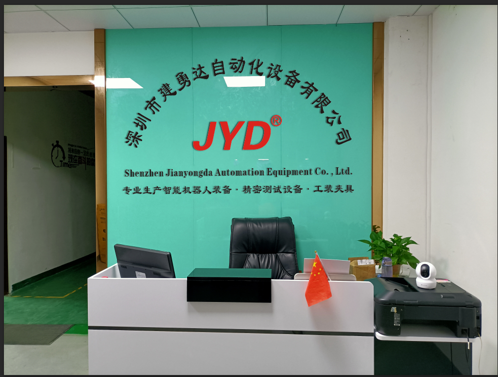 負(fù)責(zé)團(tuán)隊(duì)的建設(shè)和管理，不斷帶領(lǐng)團(tuán)隊(duì)研發(fā)  和創(chuàng)新技術(shù)。已經(jīng)為數(shù)千家客戶解決了自動(dòng)  生產(chǎn)的問題，提高了企業(yè)的效率問題