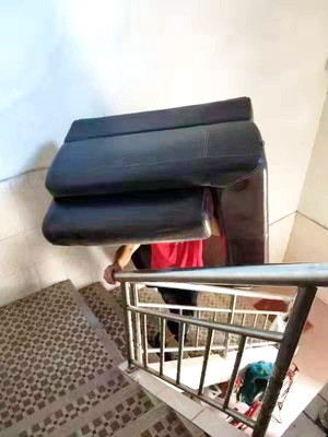 大沙发搬楼梯上楼