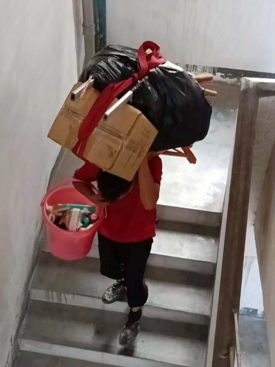 城中村楼梯房搬家
