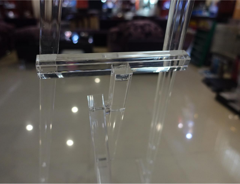 2021 years new design acrylic easel stand for kid and adult.